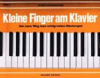 Kleine Finger am Klavier 3 